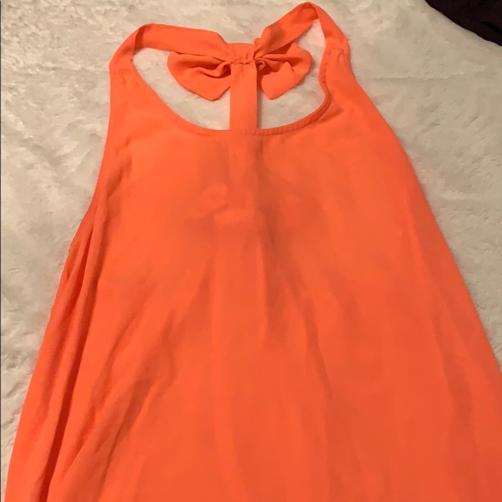 Hot pink tank top with bows on the back